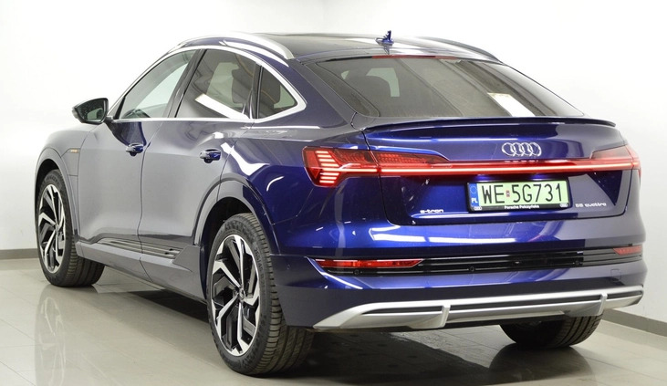 Audi e-tron cena 259900 przebieg: 8513, rok produkcji 2021 z Resko małe 596